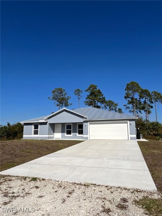 555 Yeehaw Ave in Clewiston, FL - Building Photo