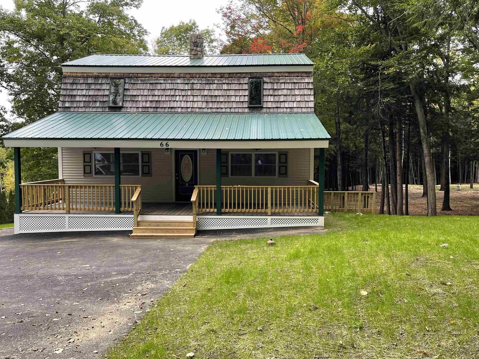 66 Saltmarsh Pond Rd in Gilford, NH - Foto de edificio