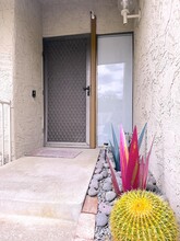 2462 Vía Sonoma-Unit -F in Palm Springs, CA - Building Photo - Building Photo