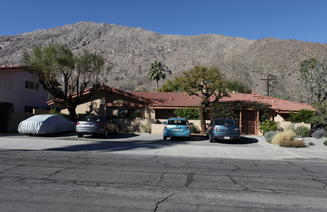 219-225 S Cahuilla Rd in Palm Springs, CA - Building Photo - Building Photo