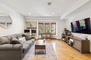 319 Grand St in Hoboken, NJ - Building Photo