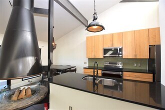 2202 Trailside Dr in Austin, TX - Building Photo - Building Photo