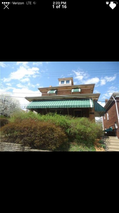 571 Neeb St in Pittsburgh, PA - Foto de edificio