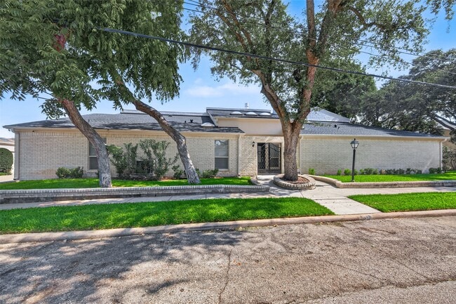 property at 5218 Palmetto St
