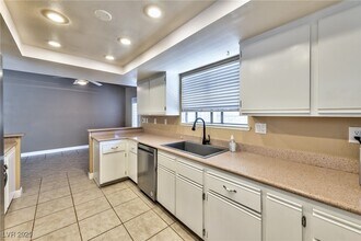 3151 La Mancha Way in Henderson, NV - Building Photo - Building Photo