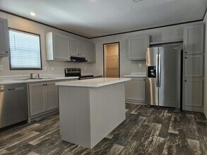 6721 Hidden Oaks Dr in North Fort Myers, FL - Foto de edificio - Building Photo