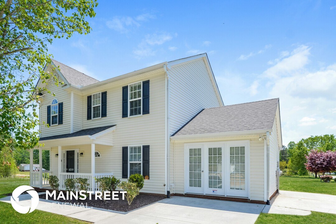 4209 Oaksburg Ct in Winston-Salem, NC - Building Photo