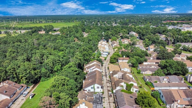 5747 Easthampton Dr in Houston, TX - Building Photo - Building Photo