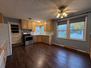 221 S Thomas St in Fremont, NE - Building Photo - Building Photo