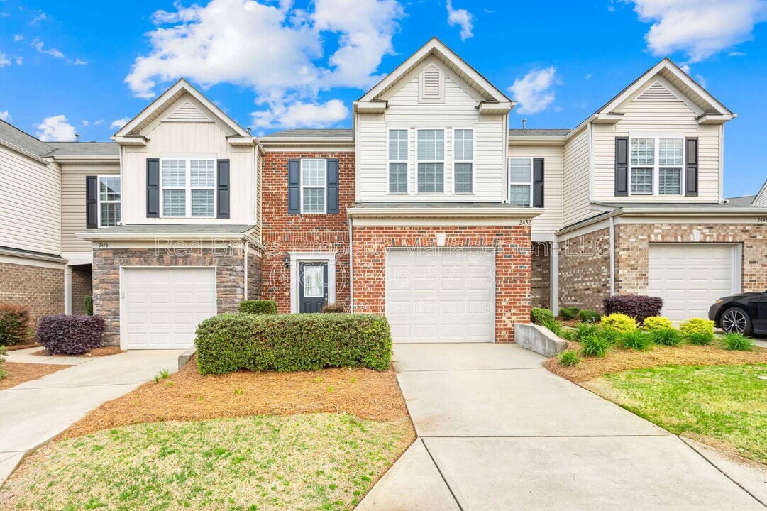 2452 Royal York Ave in Charlotte, NC - Foto de edificio