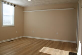 42 Preston Rd, Unit 1 in Somerville, MA - Foto de edificio - Building Photo