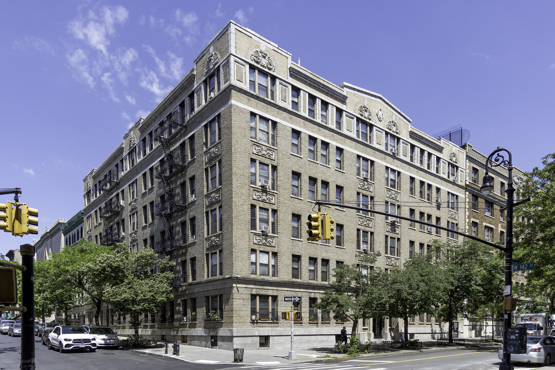 302 Convent Ave in New York, NY - Building Photo