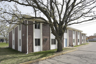 Highland Park Apartments in Fridley, MN - Building Photo - Building Photo