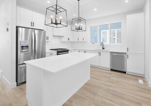10975-10130 130 St in Edmonton, AB - Building Photo - Building Photo
