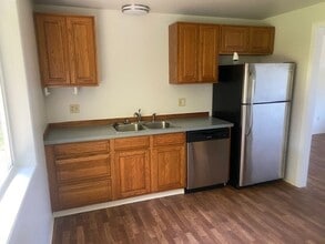 933 Fenwick St in Coos Bay, OR - Building Photo - Building Photo