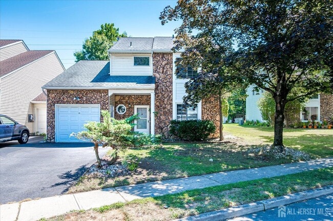 39 Jeffrey Cir in Dayton, NJ - Building Photo - Building Photo
