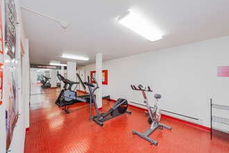 The Mauna Kea Apartments (Age-Restricted/55+) in Tukwila, WA - Foto de edificio - Interior Photo