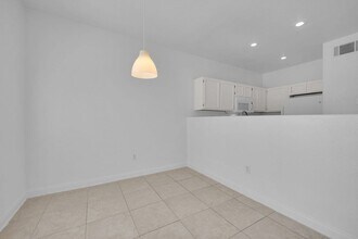 5828 W Vegas Dr in Las Vegas, NV - Building Photo - Building Photo