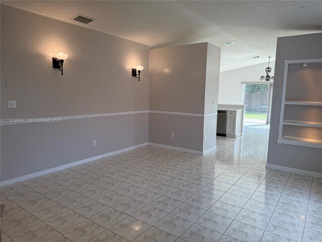 17449 SW 143rd Pl in Miami, FL - Building Photo - Building Photo