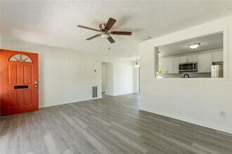 410 42nd Ave NE in St. Petersburg, FL - Building Photo - Building Photo