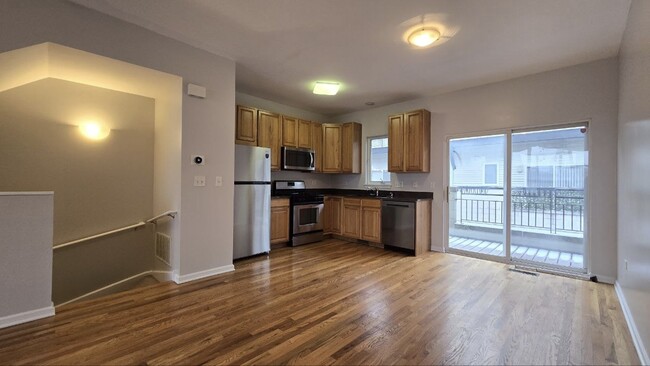 4514 W Belmont Ave in Chicago, IL - Foto de edificio - Building Photo