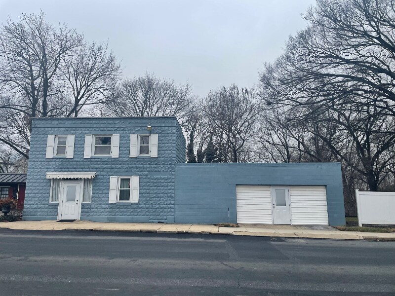 227 E Pomfret St in Carlisle, PA - Building Photo