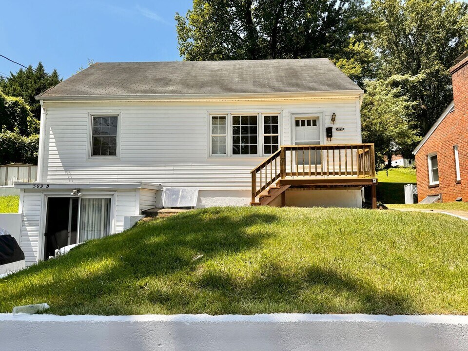 509 Valley Rd in Charlottesville, VA - Building Photo