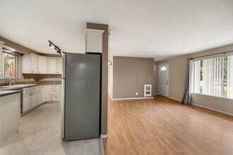 321 27th St NW in East Wenatchee, WA - Building Photo - Building Photo