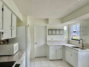 9149 Shaddock Rd E in Ft. Myers, FL - Building Photo - Building Photo
