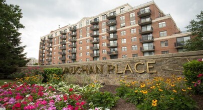 3401 38th St NW, Unit 821 in Washington, DC - Building Photo - Building Photo