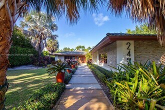 2425 Barcelona Dr in Fort Lauderdale, FL - Building Photo - Building Photo