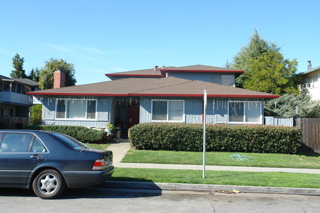 1069 Oakmont Dr in San Jose, CA - Building Photo - Building Photo