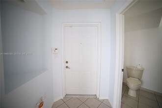 8826 W Flagler St in Miami, FL - Building Photo - Building Photo