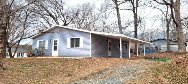 2 Atlas Ct in Greensboro, NC - Building Photo - Building Photo