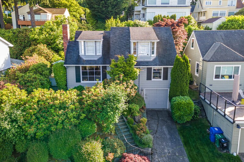 5051 Harold Pl NE in Seattle, WA - Building Photo