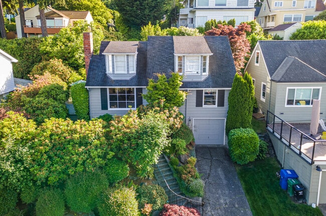 property at 5051 Harold Pl NE