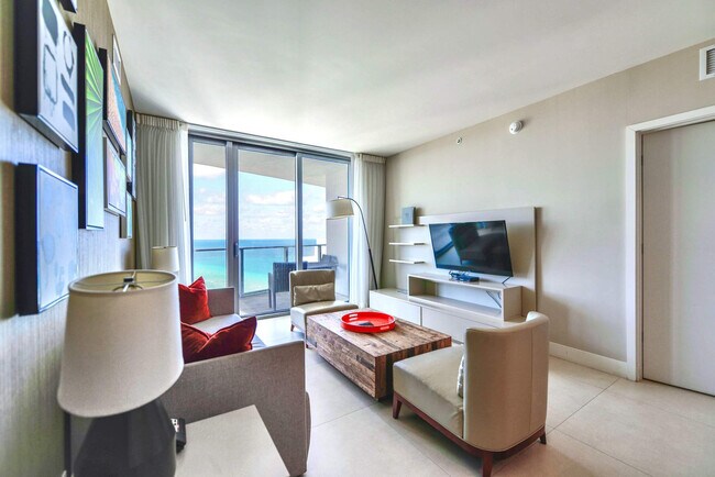 4111 S Ocean Dr in Hollywood, FL - Building Photo - Building Photo