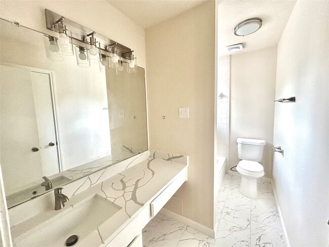 16319 Chimneystone Dr in Houston, TX - Building Photo - Building Photo