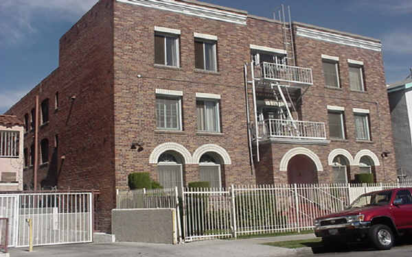 5613 Lexington Ave in Los Angeles, CA - Building Photo - Building Photo