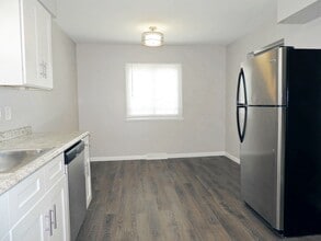 5611 Lafayette Ave in Maple Heights, OH - Building Photo - Building Photo