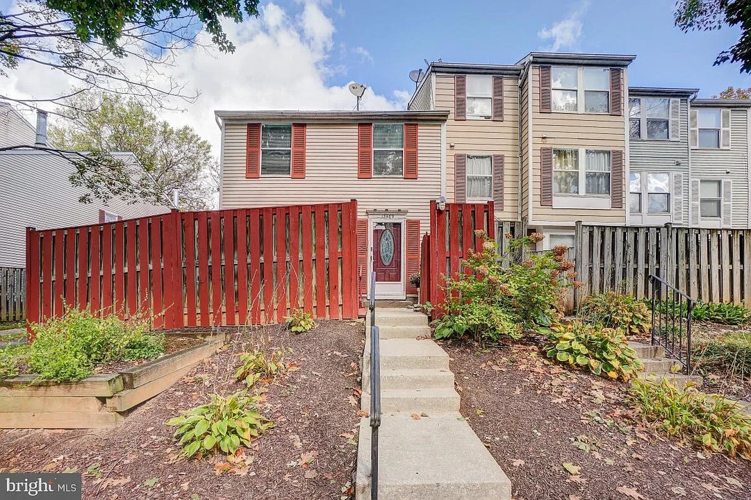 13469 Demetrias Way in Germantown, MD - Foto de edificio