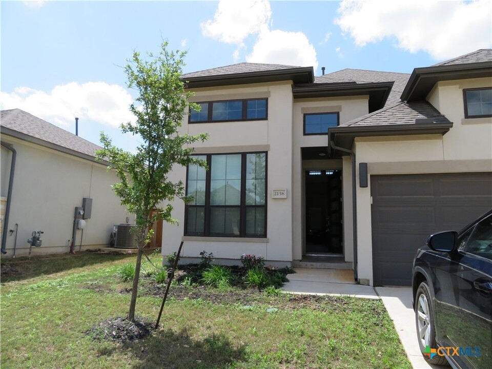 2158 Wildrye Ln in New Braunfels, TX - Foto de edificio