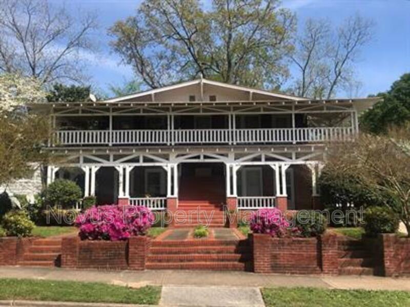 319 College St in Carrollton, GA - Building Photo