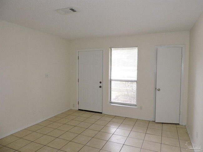 2410 Creighton Rd in Pensacola, FL - Building Photo - Building Photo