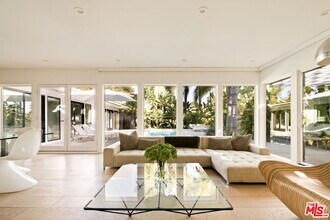 2872 Nichols Canyon Rd in Los Angeles, CA - Building Photo - Building Photo