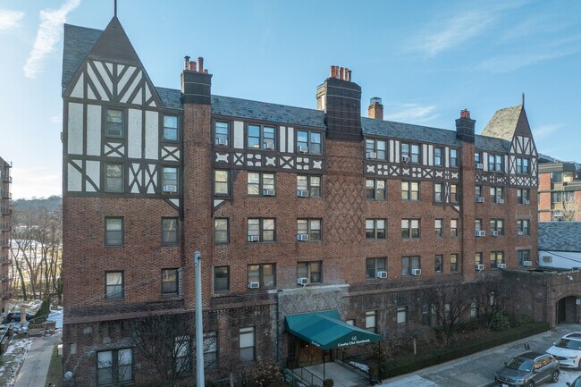68 Hartsdale Ave