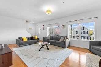 54 Myrtle St, Unit 2 in Somerville, MA - Building Photo - Building Photo