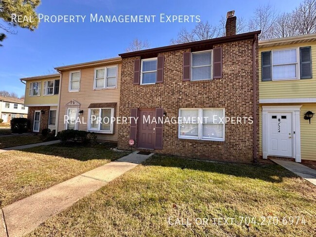 7526 Holly Grove Ct in Charlotte, NC - Foto de edificio - Building Photo