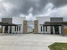 1418 S Iris St, Unit 4 in Pharr, TX - Building Photo