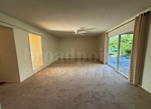 1894 Fairway Park in Escondido, CA - Building Photo - Building Photo